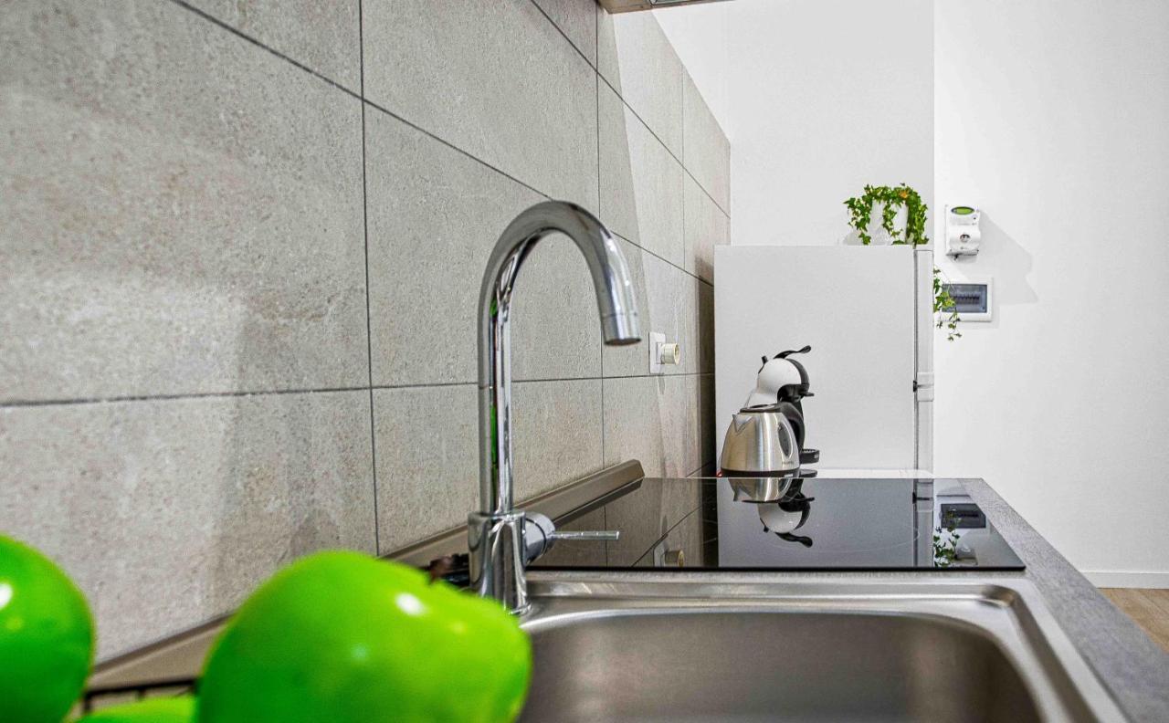 Joivy Warm And Inviting Flat With Balcony Milão Exterior foto